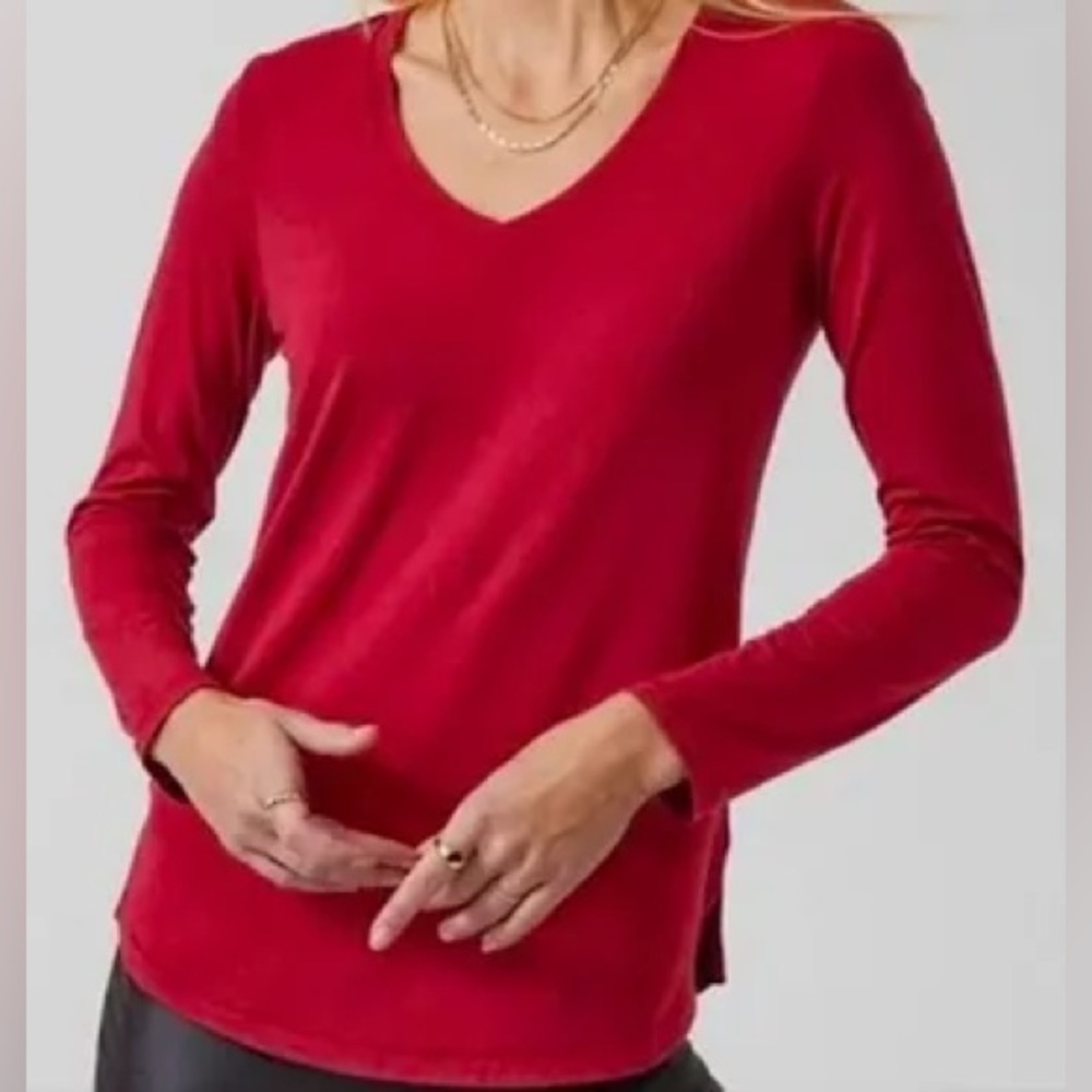 NWT! Athleta Essential V Neck Top, size M, Decadent Red
